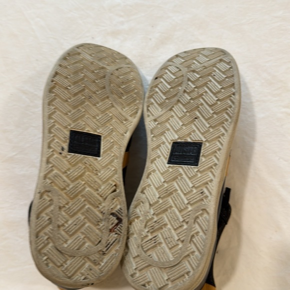 Converse Allstars John Varvatos ,Size 8 In Black/Gold Leather - Picture 5 of 9